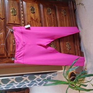 🍁NWT ATHLETIC WORKS WOMEN'S HOT PINK LEGGINGS